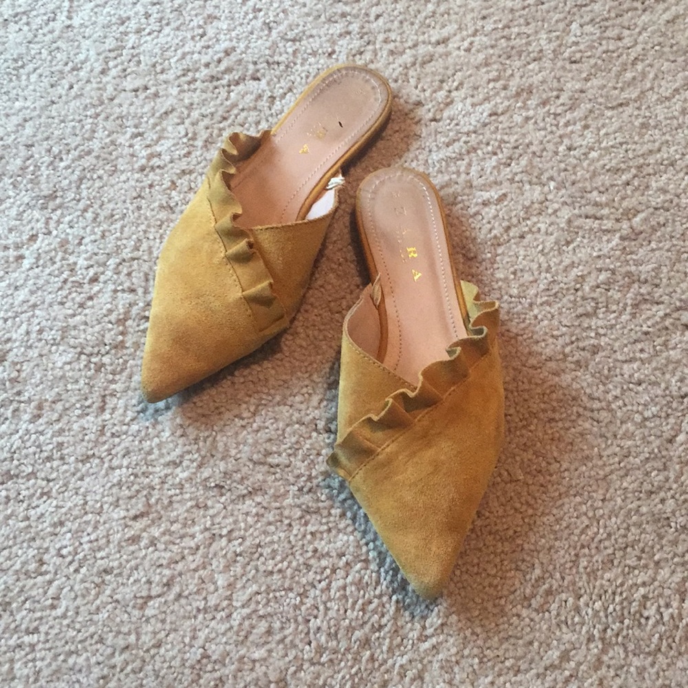 Zara 6.5 yellow suede ruffle pointed toe flats - Picture 3 of 3